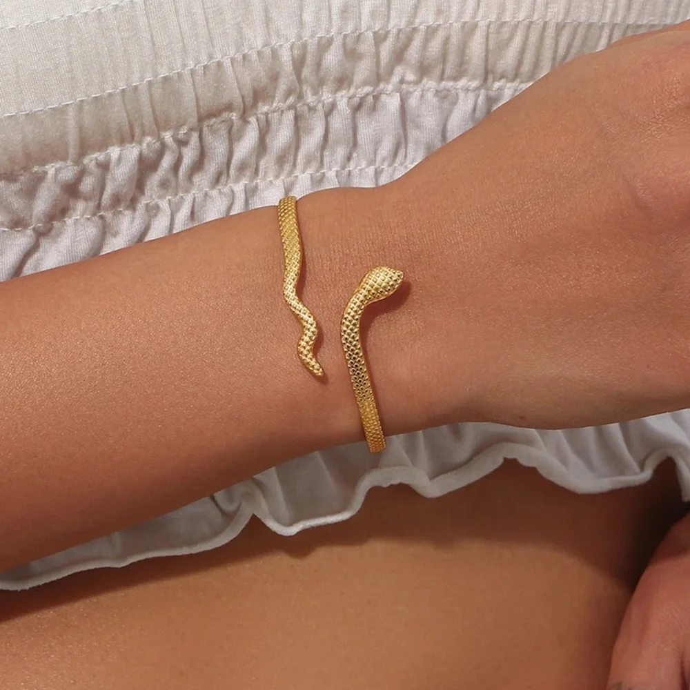 18K GOLD ADJUSTABLE BANGLE CUFF BRACELET, NICE BRACELET, CUTE BRACELET - Picture 2 of 7